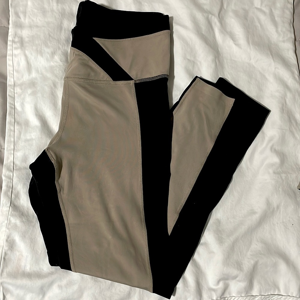 Athleta Chroma 7/8 Tight - Black & Quail
